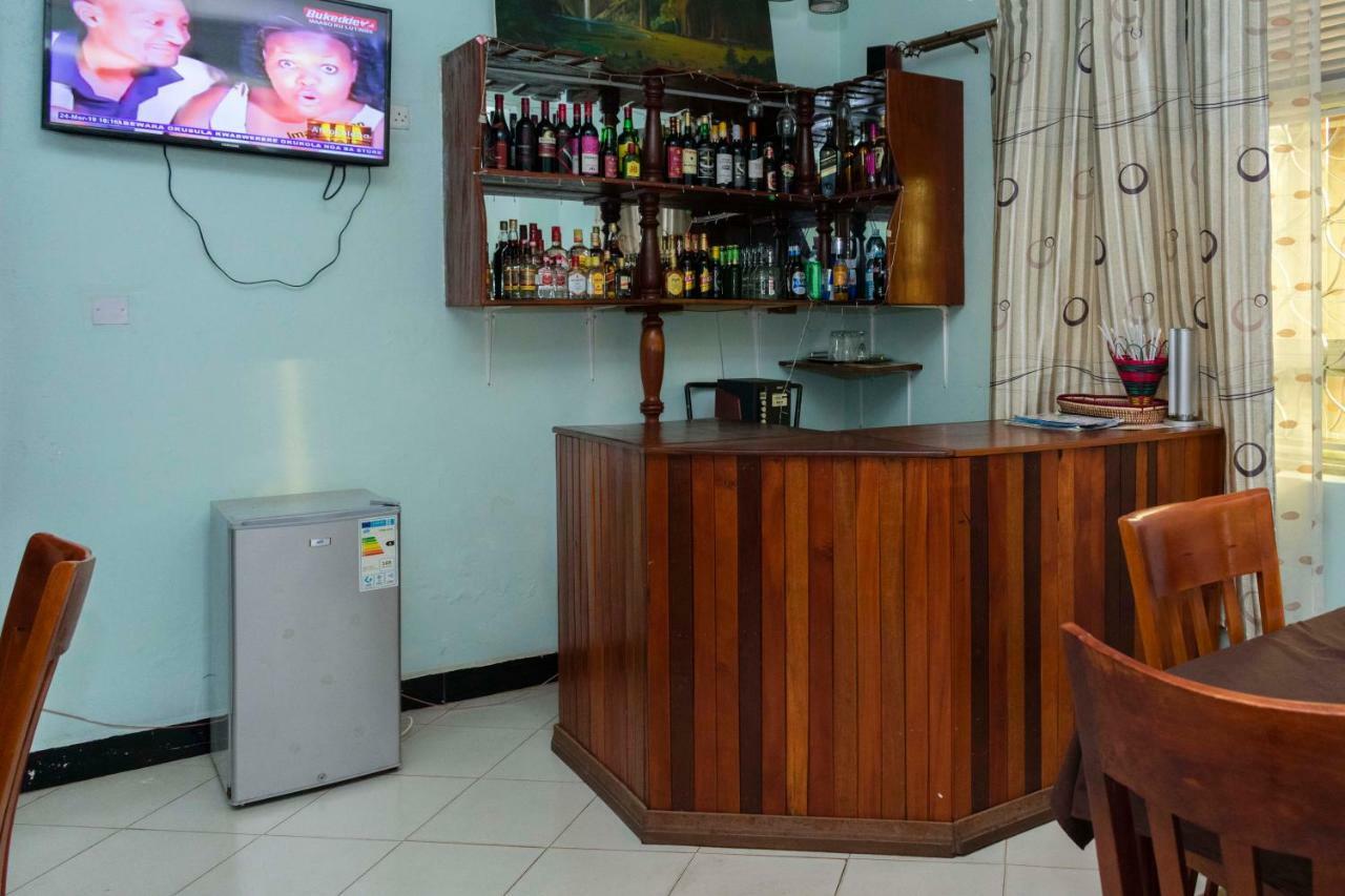 Relief Motel Fort Portal Экстерьер фото