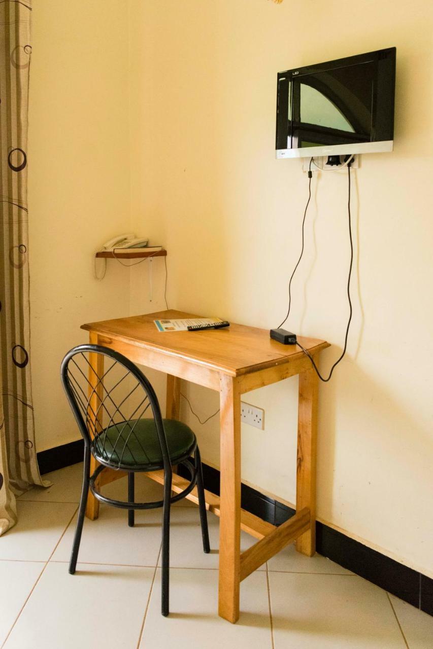 Relief Motel Fort Portal Экстерьер фото