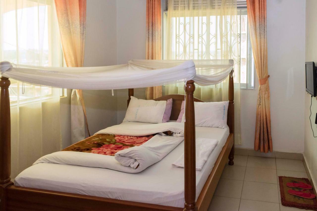 Relief Motel Fort Portal Экстерьер фото